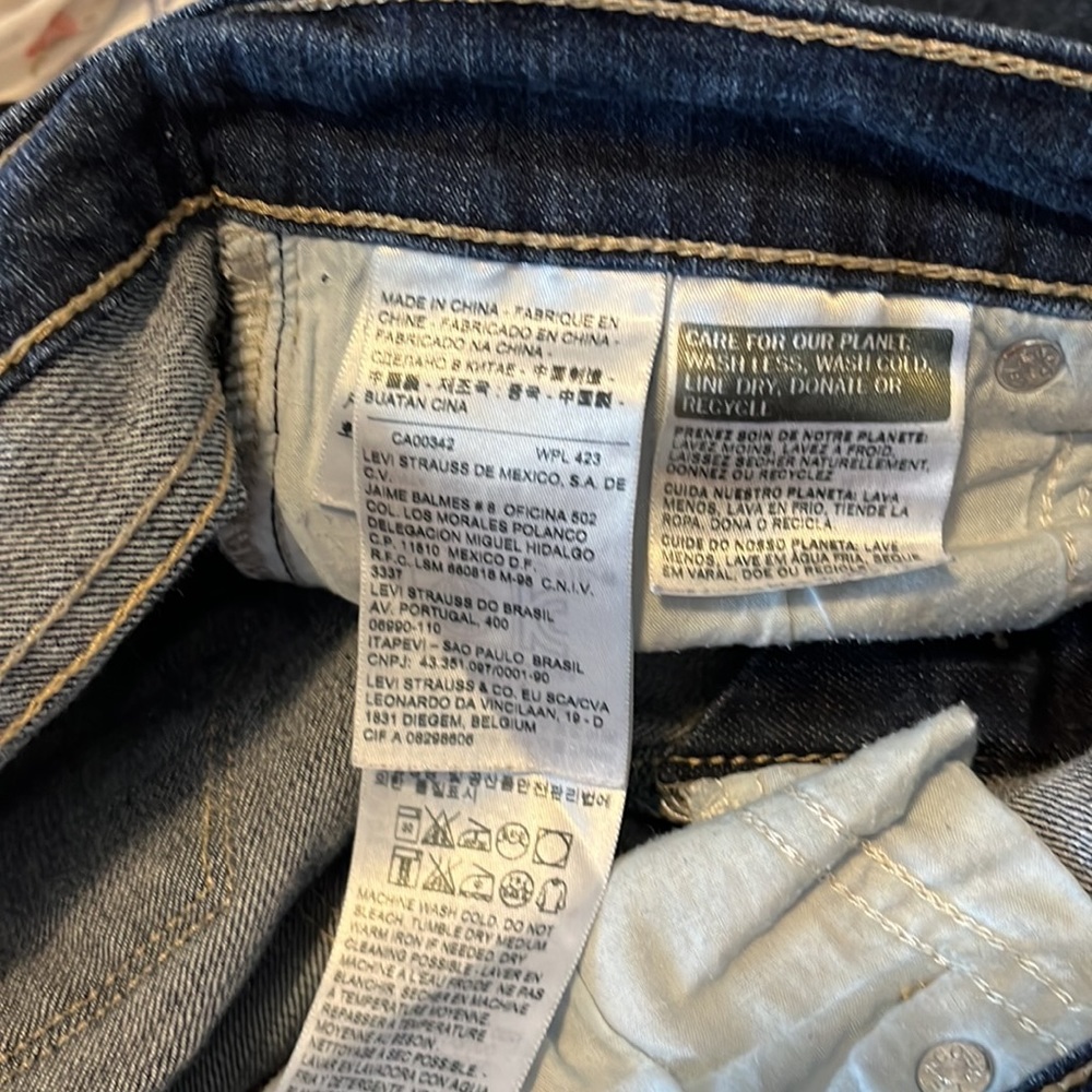 Levi’s - Picture 6 of 7